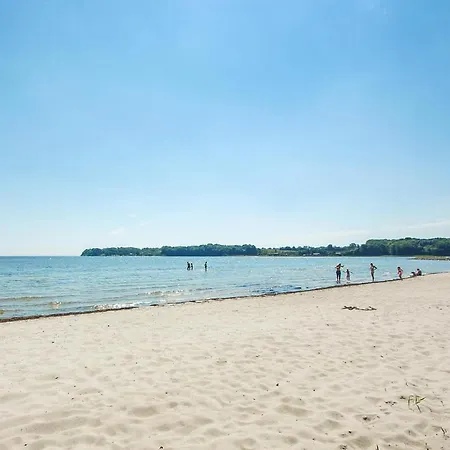 Awesome In W/ Wifi And 3 Bedrooms Holiday home *